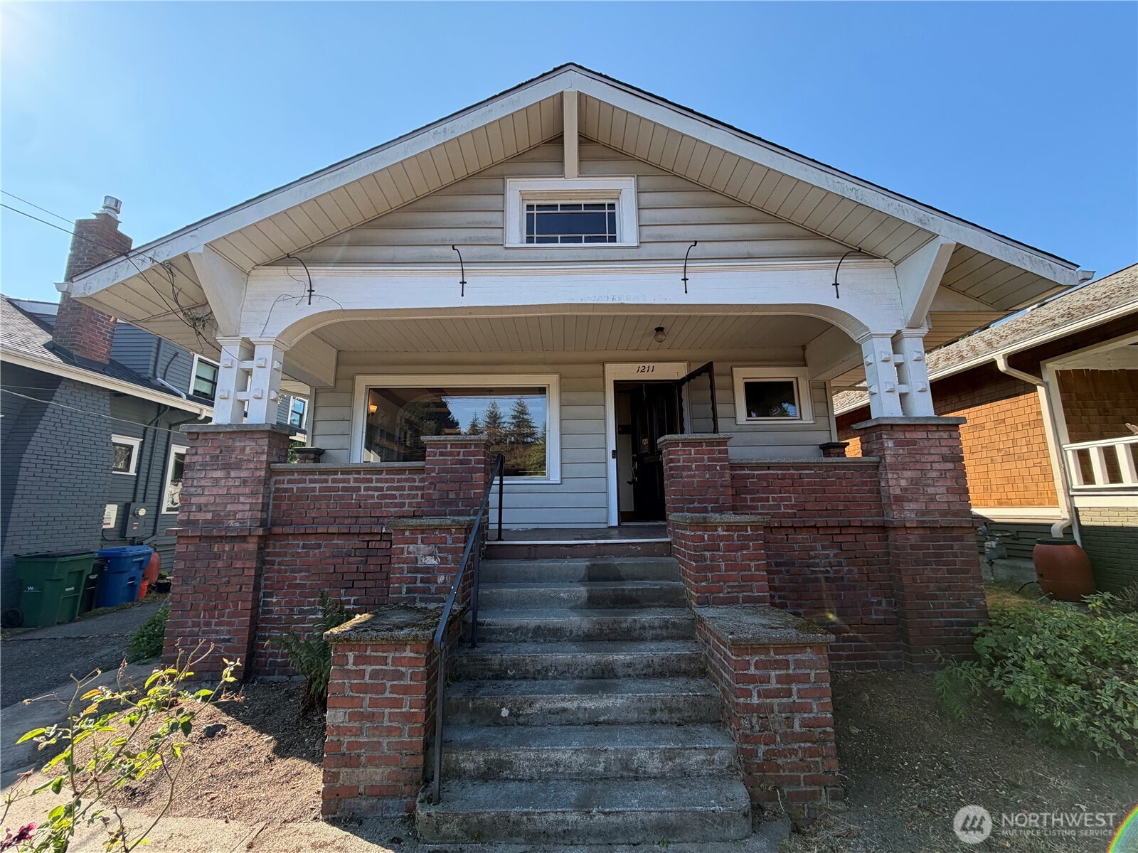 Incredible opportunity to fix up this home and make it your own. Situated in one of the most desirable neighborhoods in Seattle, this is a one of a kind opportunity to customize your dream home.