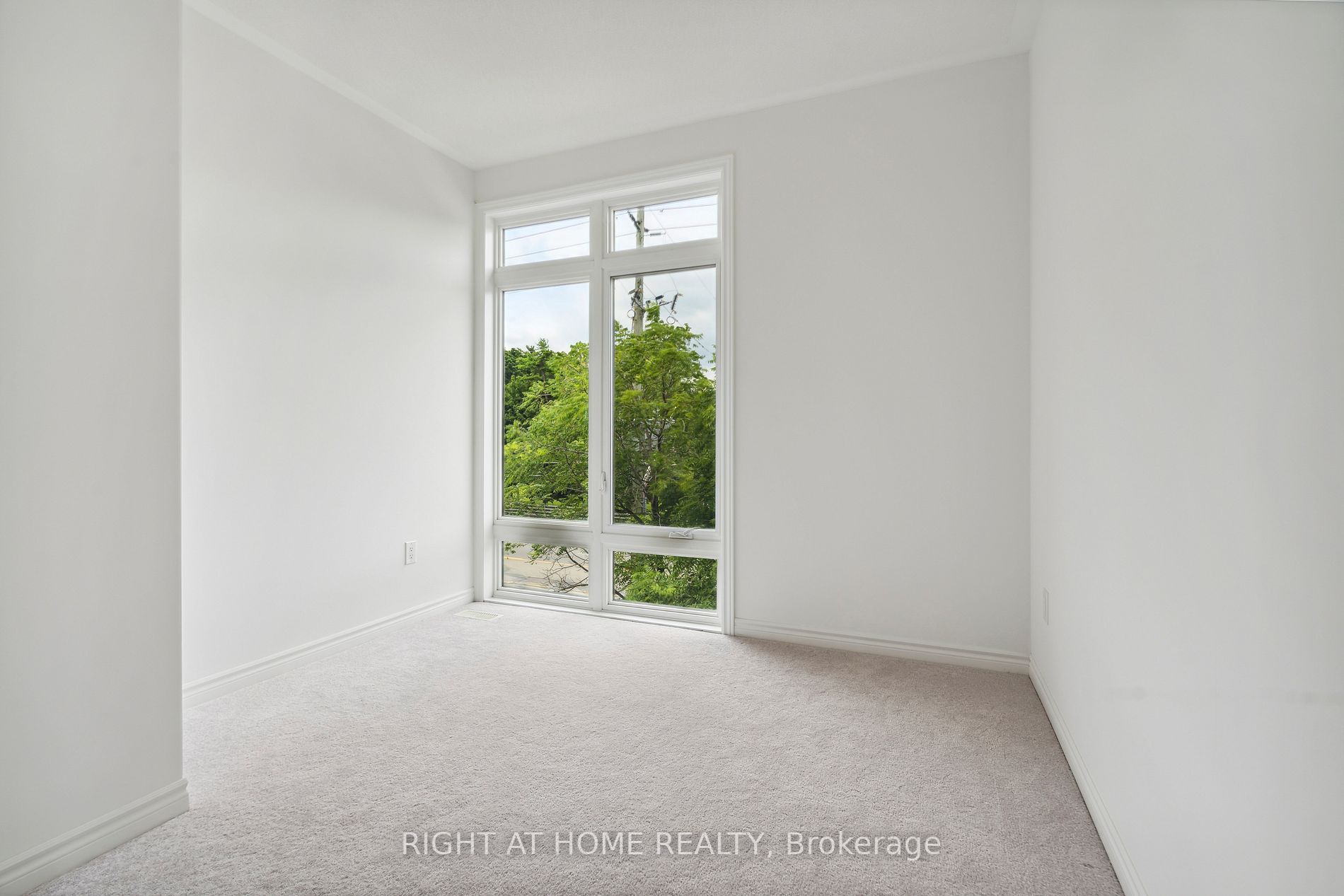 2495 Littlefield Cres