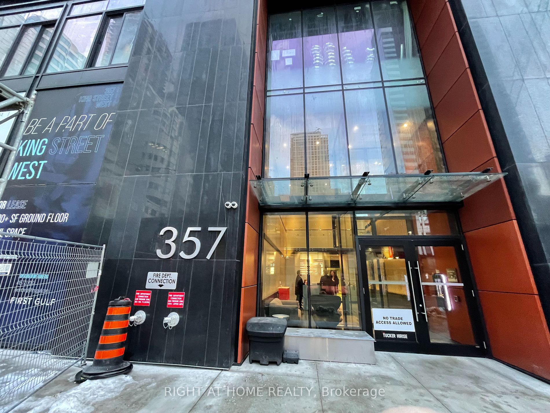 357 W King St 1105