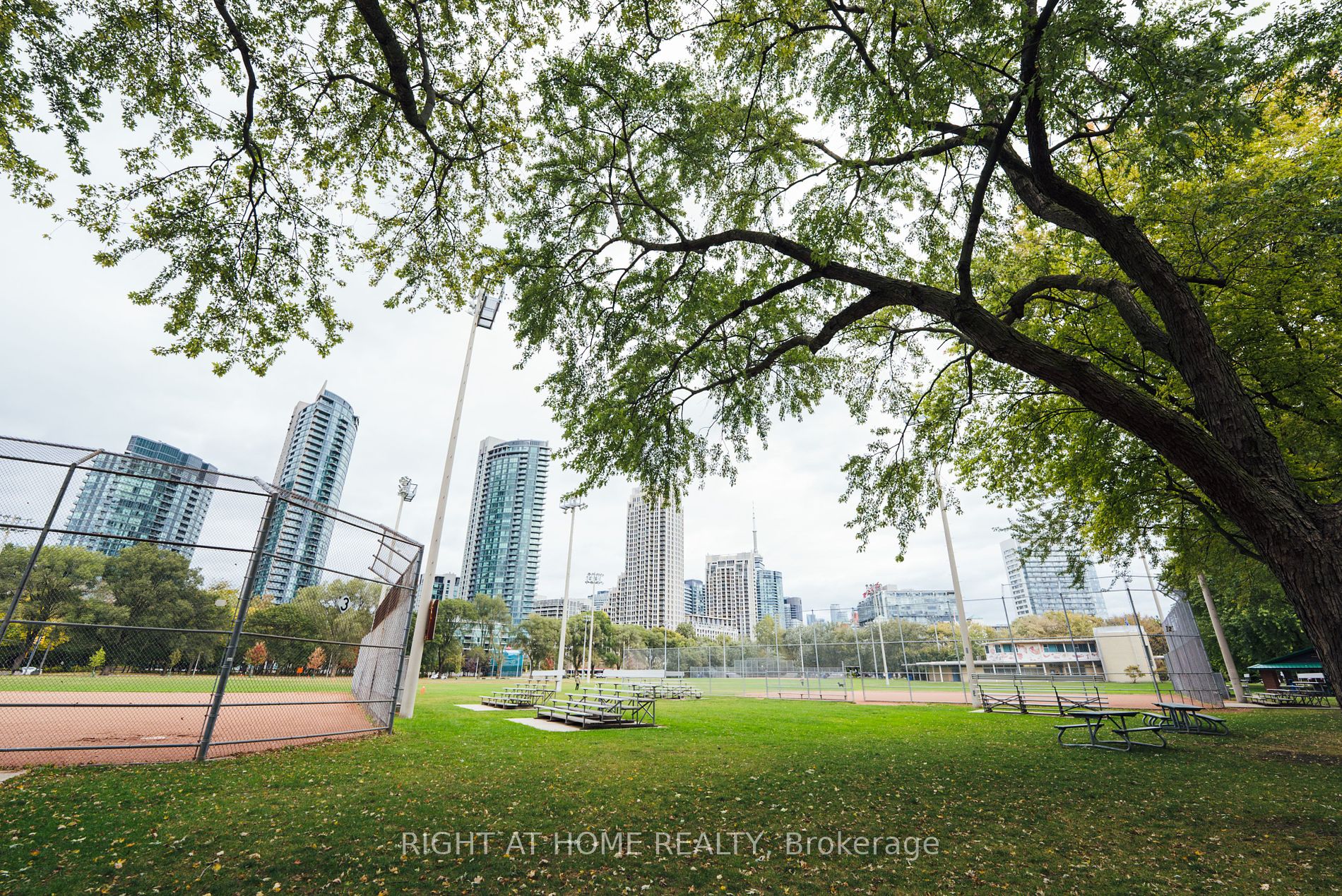 219 Fort York Blvd 1001