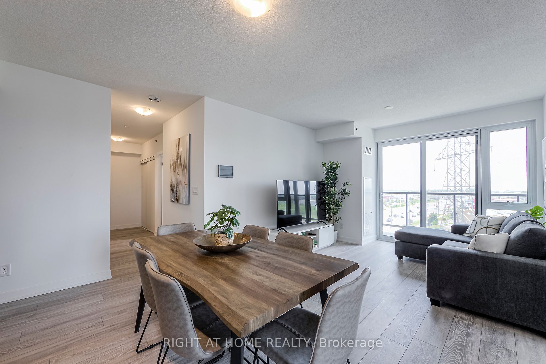 3200 Dakota Common Way B714