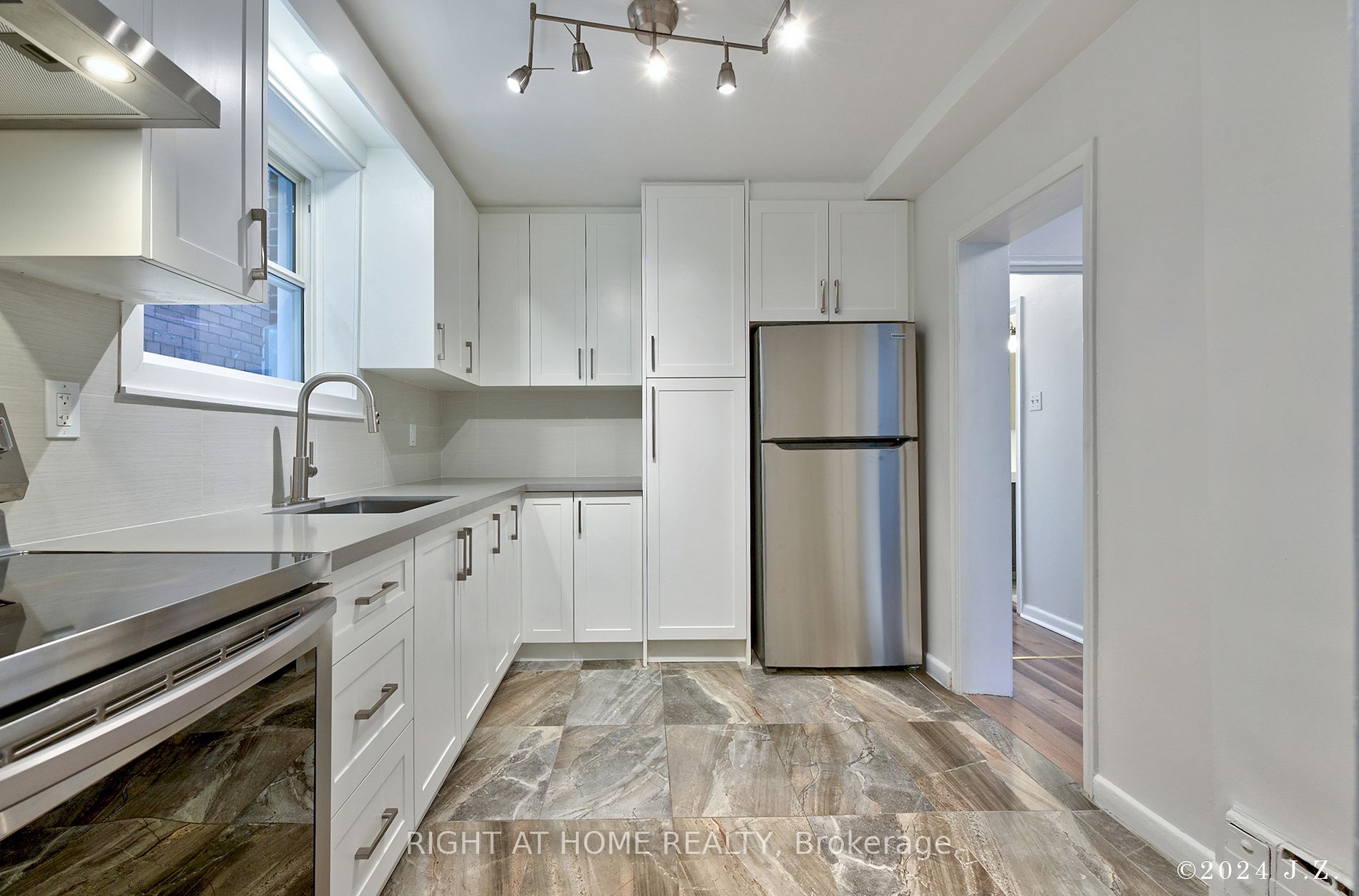 41 Frankdale Ave L/Level