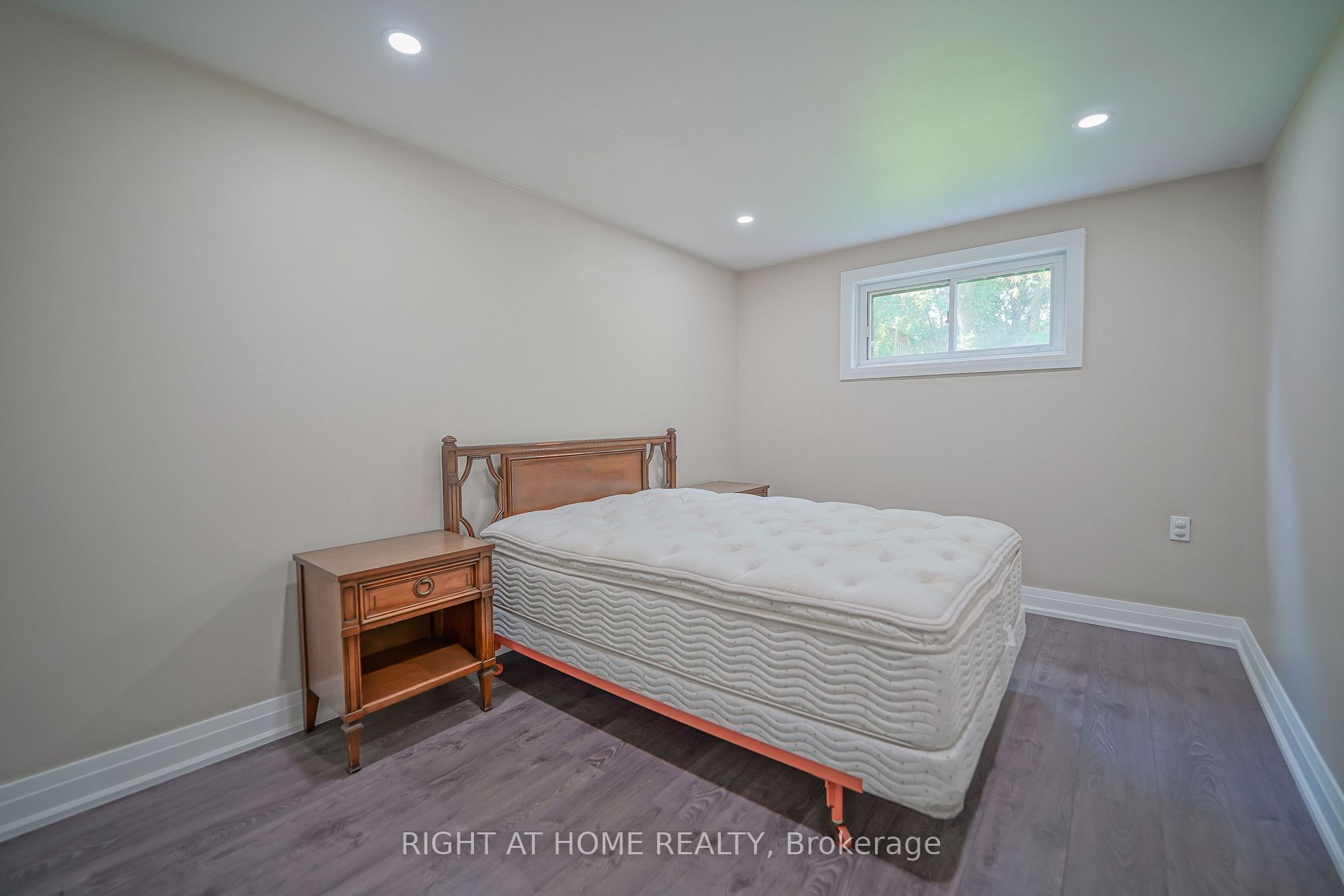 50 Coral Harbour Cres Unit B