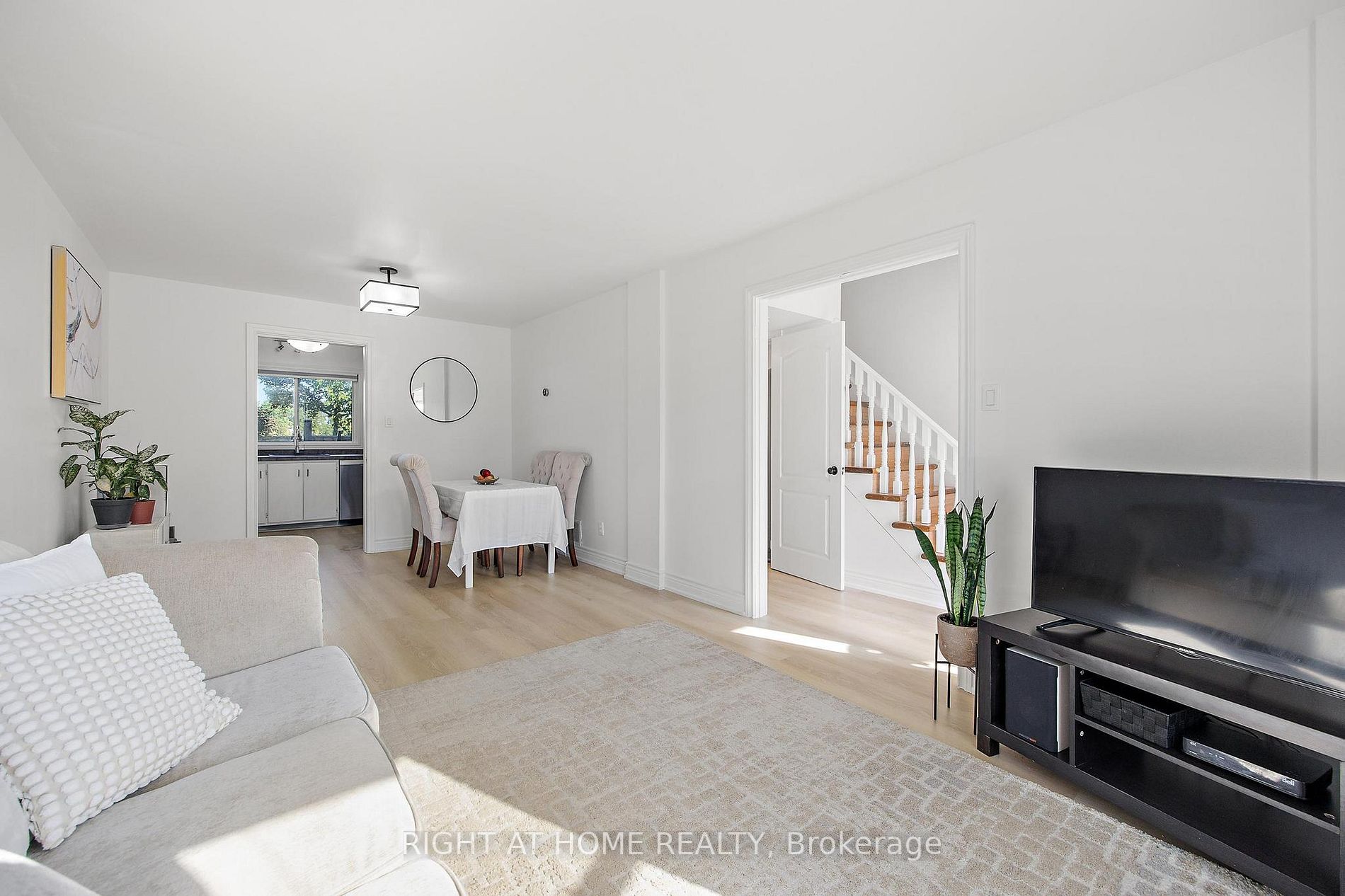 1020 Central Park Dr 82