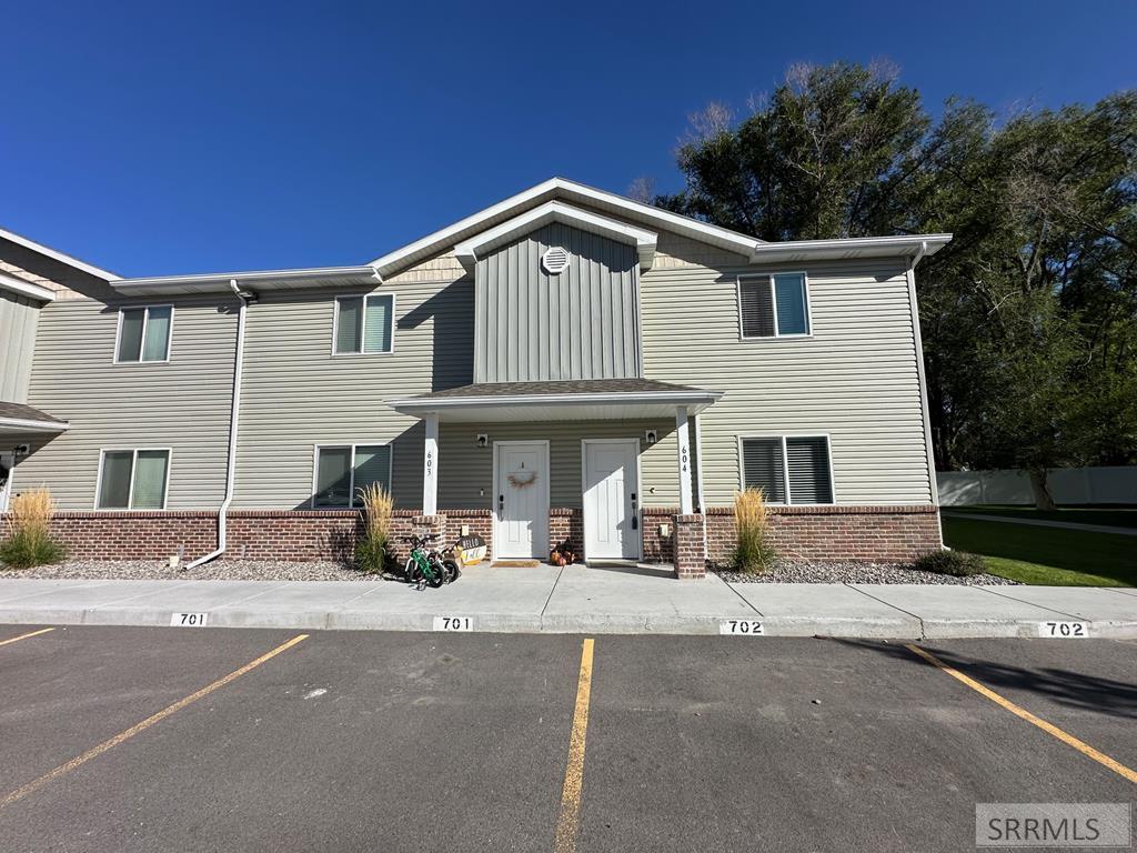 2001 Lawrence Lane604 