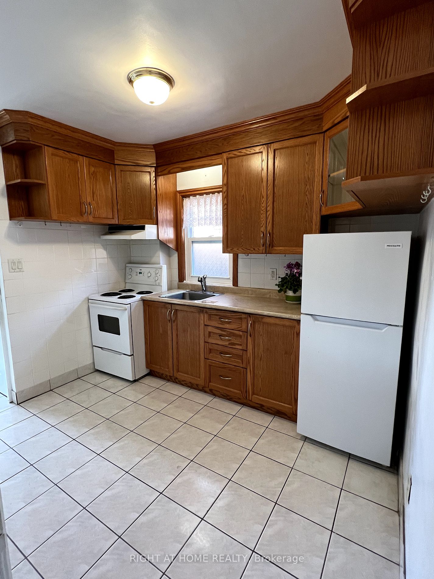57 Chamberlain Ave