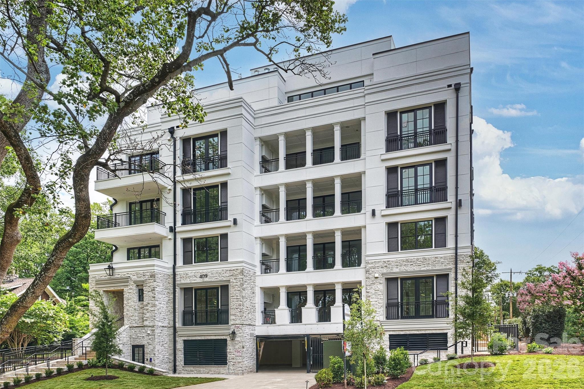 409 Queens Road 204