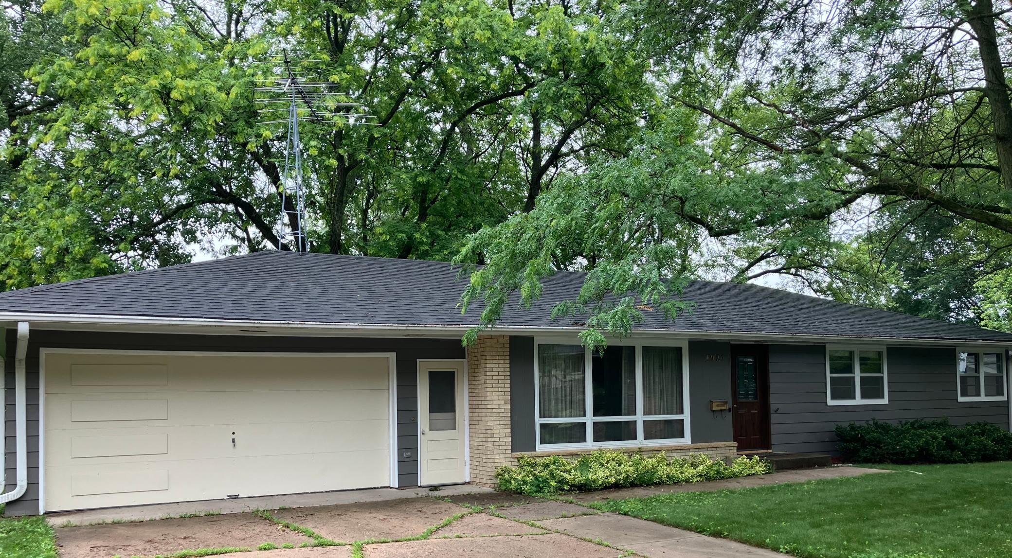 1927 Twin Bluff Road