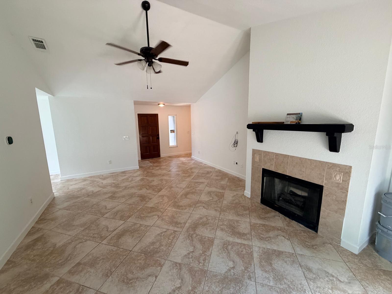 1083 Beckstrom Dr