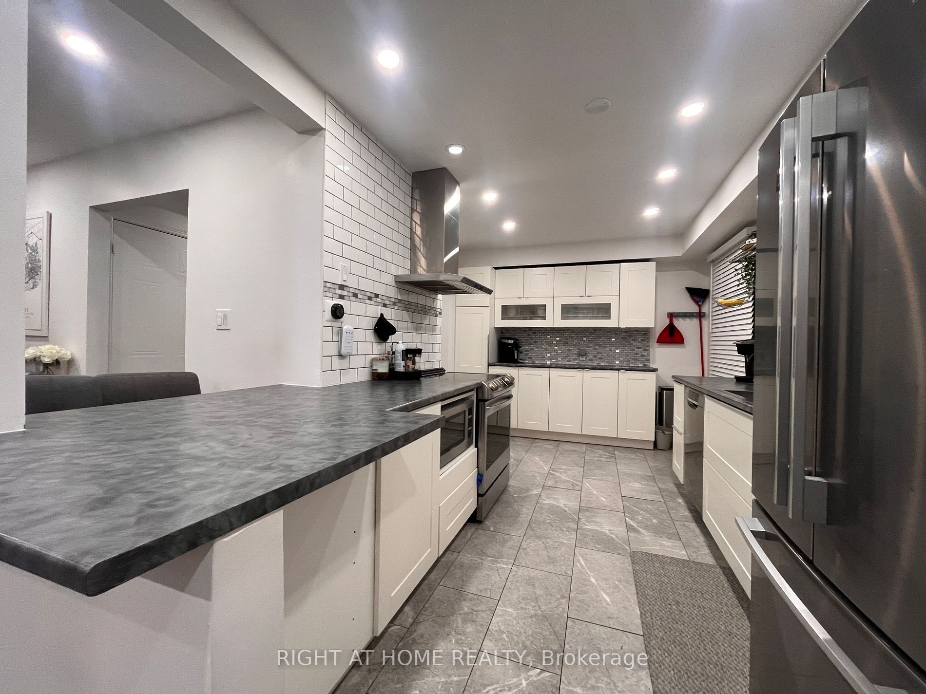 70 Fairmeadow Pl Upper