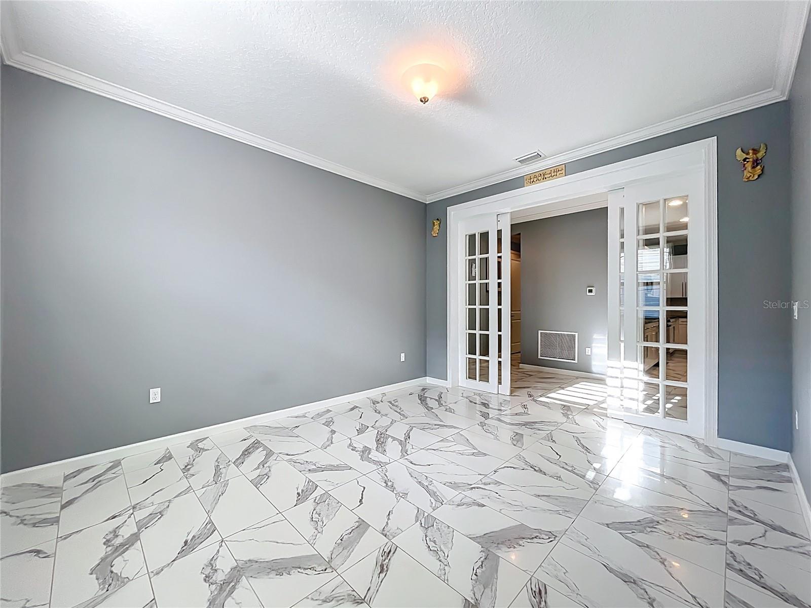 295 Northcote Court