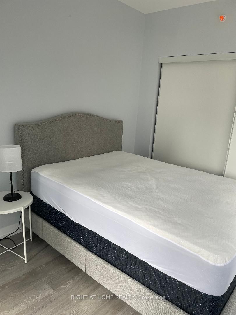 251 Jarvis St 216