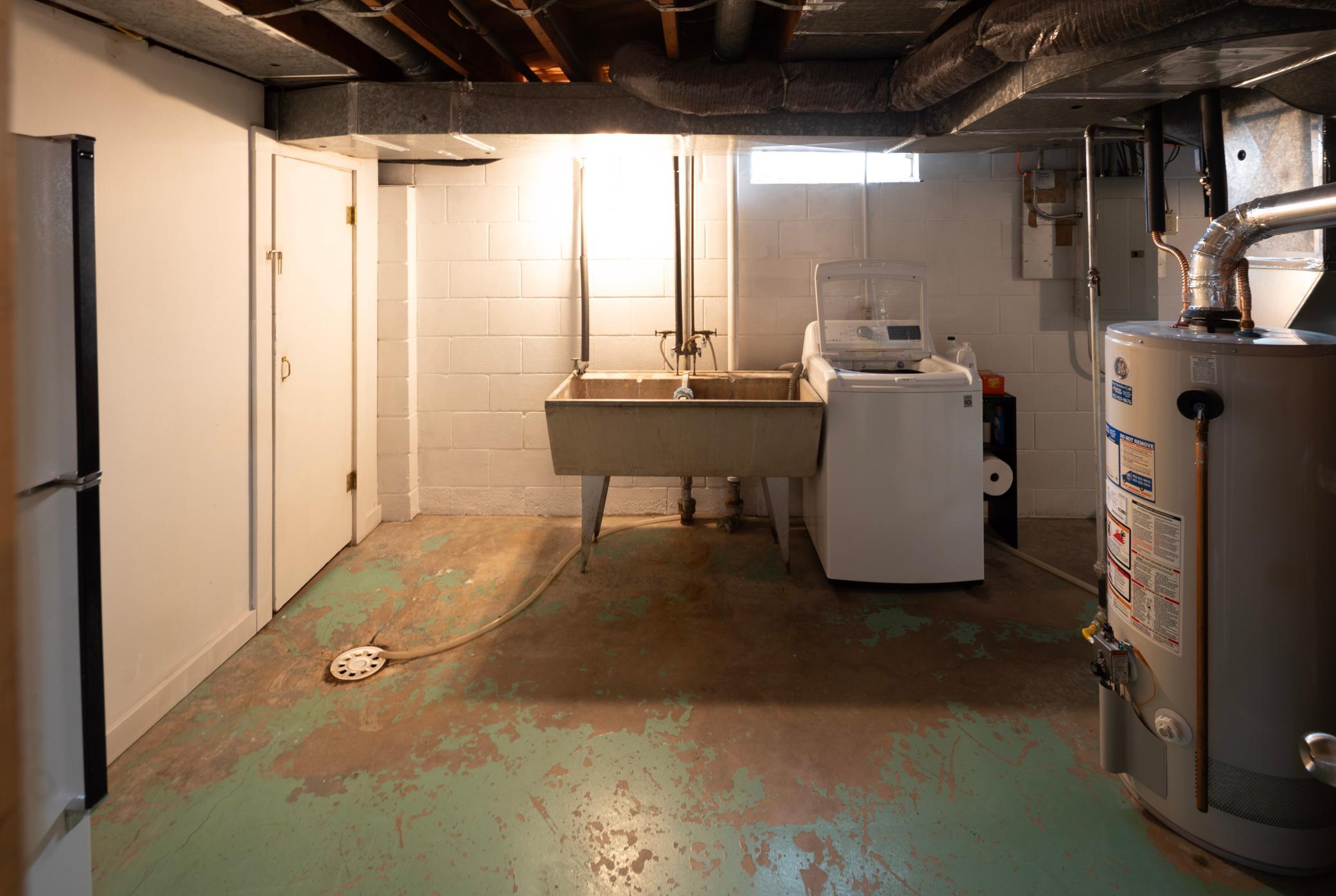 2420 Dunlap Street N