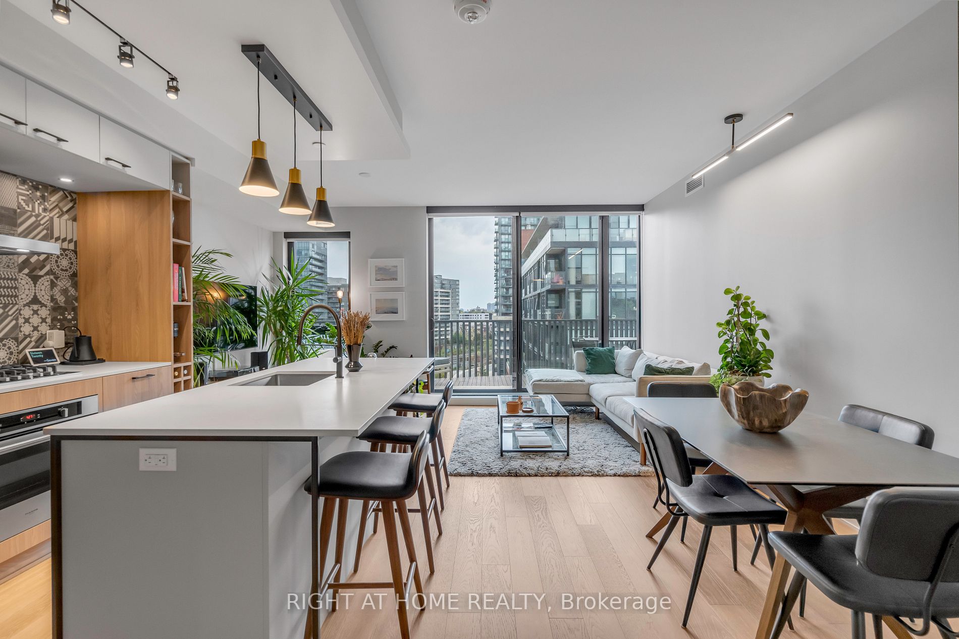 41 Dovercourt Rd 906