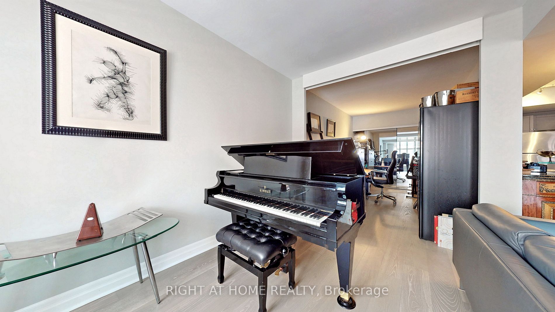 500 W Queens Quay 808W