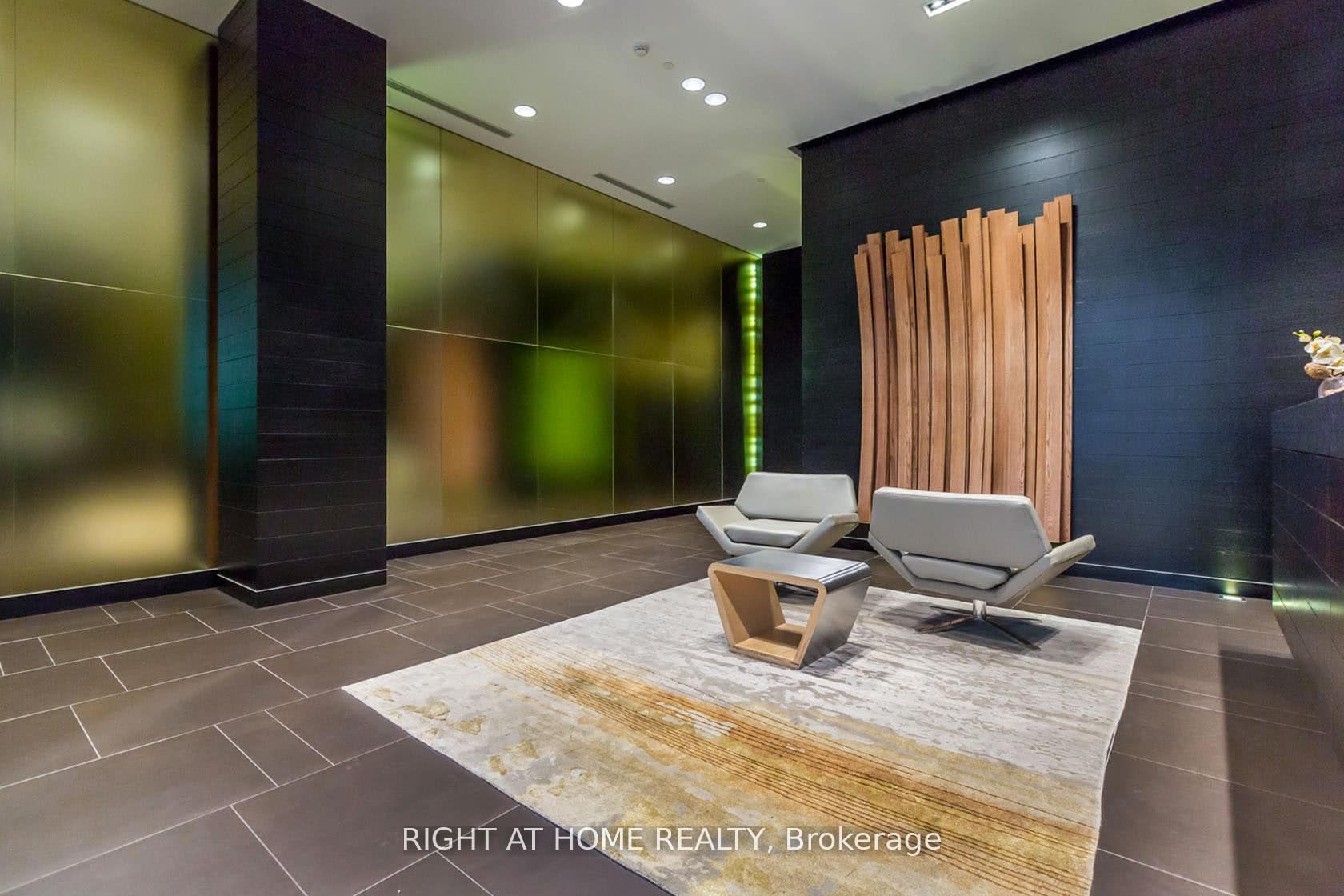 478 W King St 901