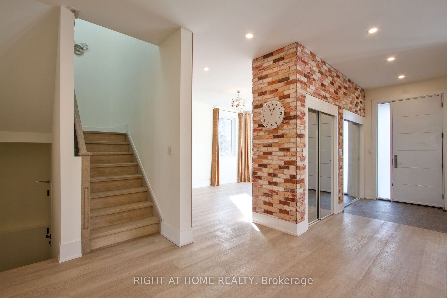 133 Roxborough Rd Main