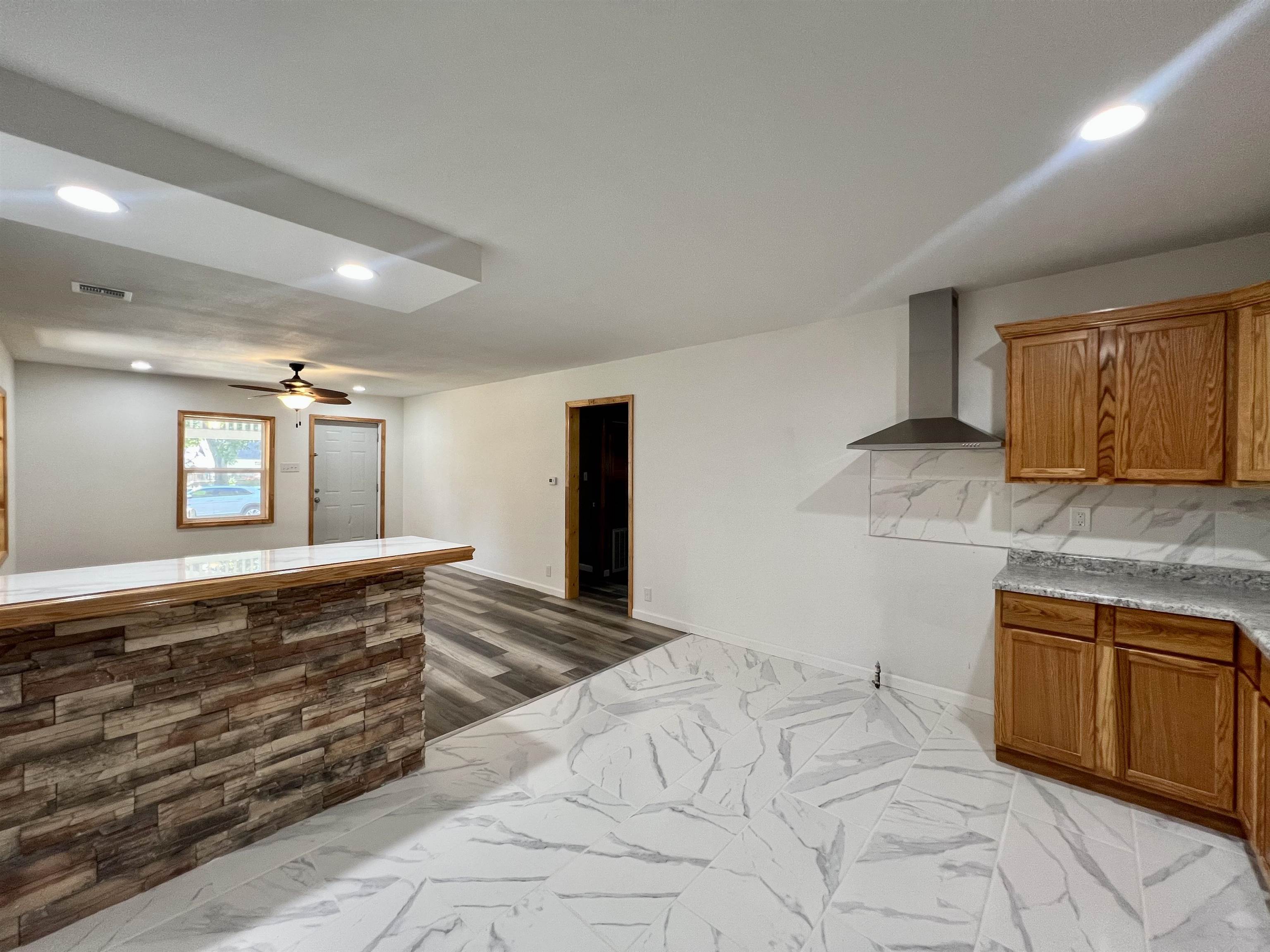 210 E Quincy