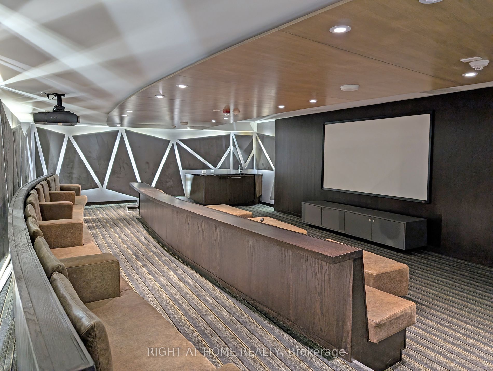 478 W King St 815