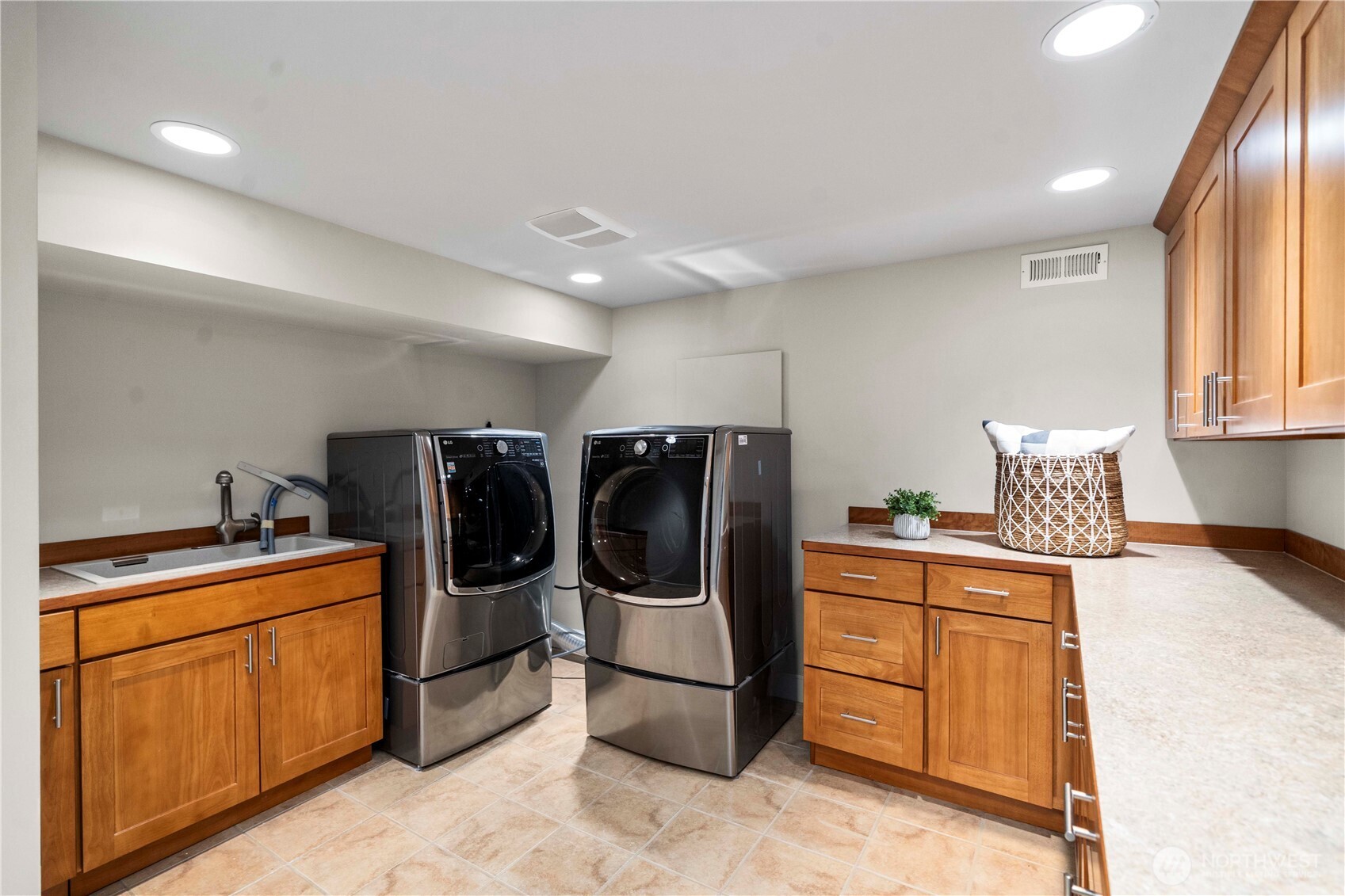 11028 E Riverside Drive