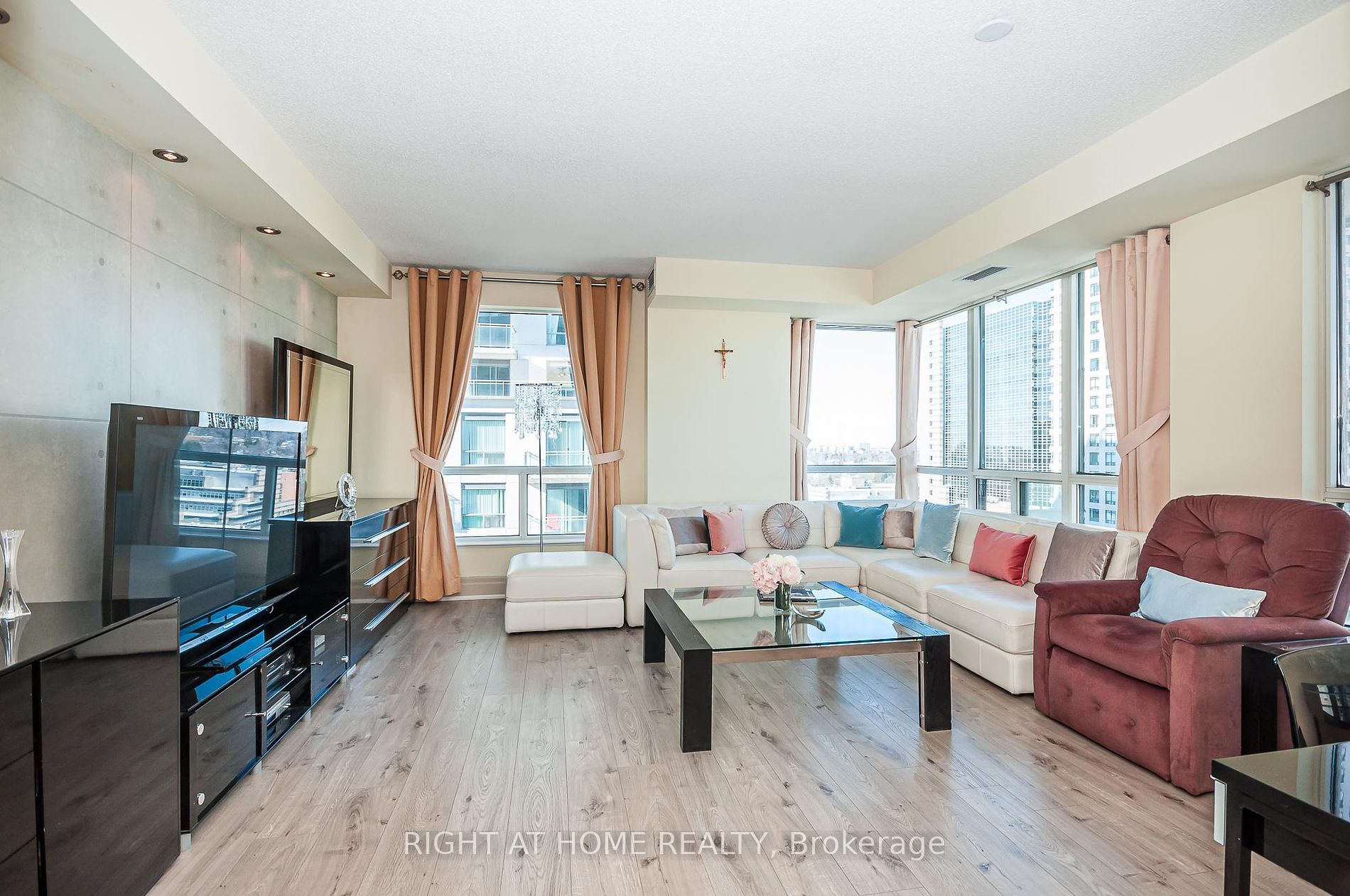188 Doris Ave 2103