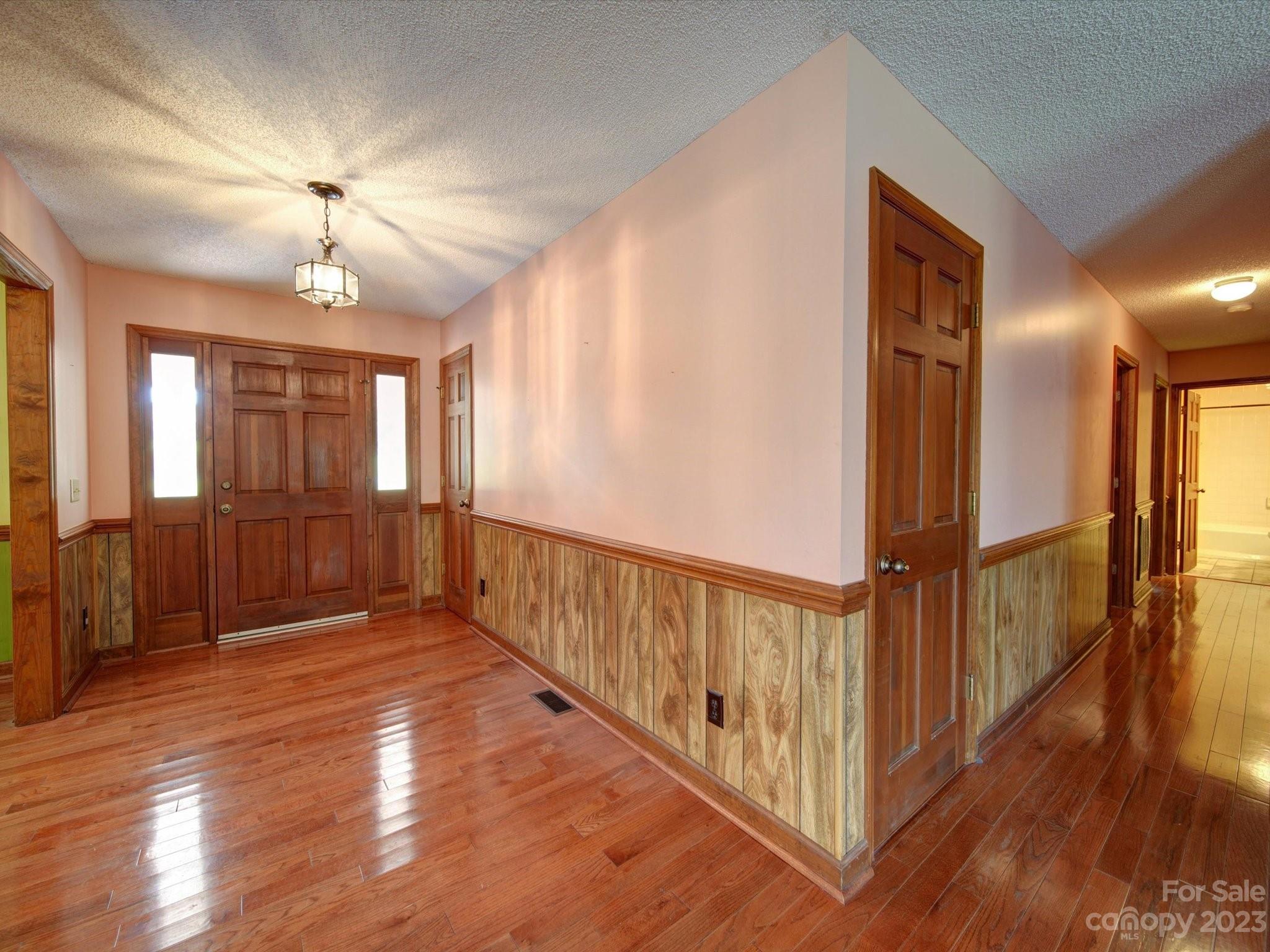 605 Heatherwood Drive