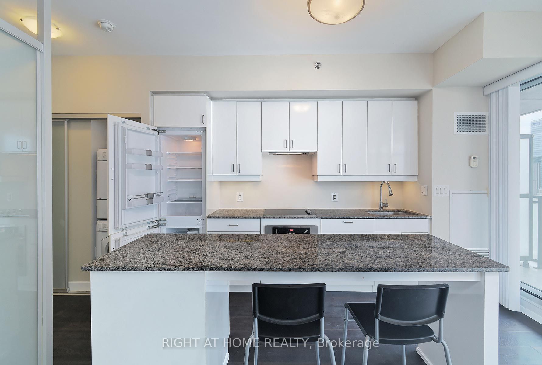 426 University Ave 3207