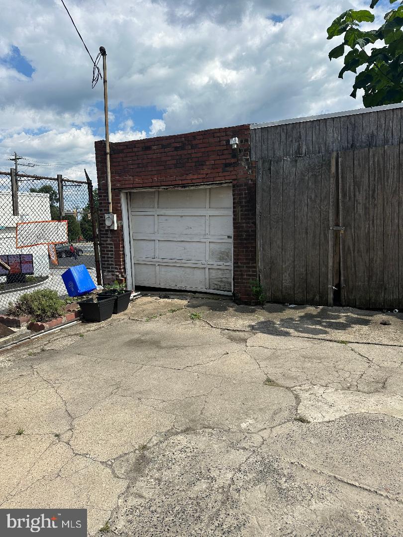 7233 Marsden St #1, Philadelphia, PA 19135 (200 Ft² Garage/279 Ft² Lot) Situated at Cottman & Torresdale. This is a deeded property, nothing to do with 7233 Marsden St - it has its own TAX ID & Deed. There appears to be Electric here, not sure how its ran or if there is a working panel. There is no public sewer and water in the rear here. Can see the roof of the garage from Cottman & Torresdale - good location to put signage, etc. Must enter thru the alley way on Marsden St to get back here, it's tight but accessible. You can fit a vehicle in the garage and one parked in front of it. Clear title thru ACT LAND TRANSFER.***I WILL NOT GO THERE TO SHOW YOU IT. GO SEE IT YOURSELF THEN REACH OUT TO ME TO MAKE AN OFFER***Annual Taxes: $111Lot Dimensions: 10 FT X 28 FTTax ID: 412393400Zoning: Rsa5 (residential)Asking Price : $28,500 CASH DEALS ONLY - AS IS SALE