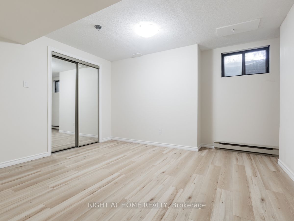 16 Fernside Crt