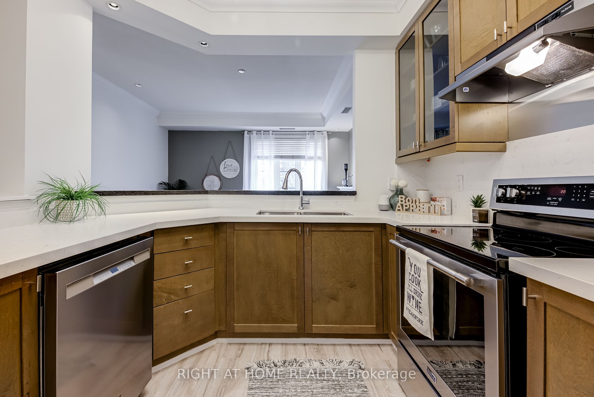 3351 Cawthra Rd 318
