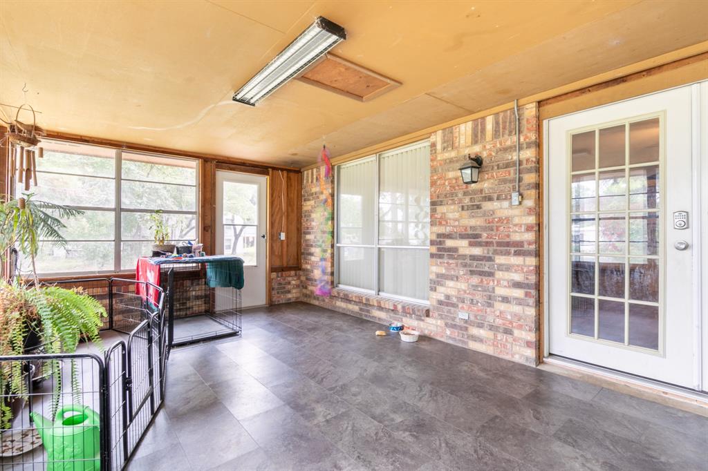 1004 Holiday Circle