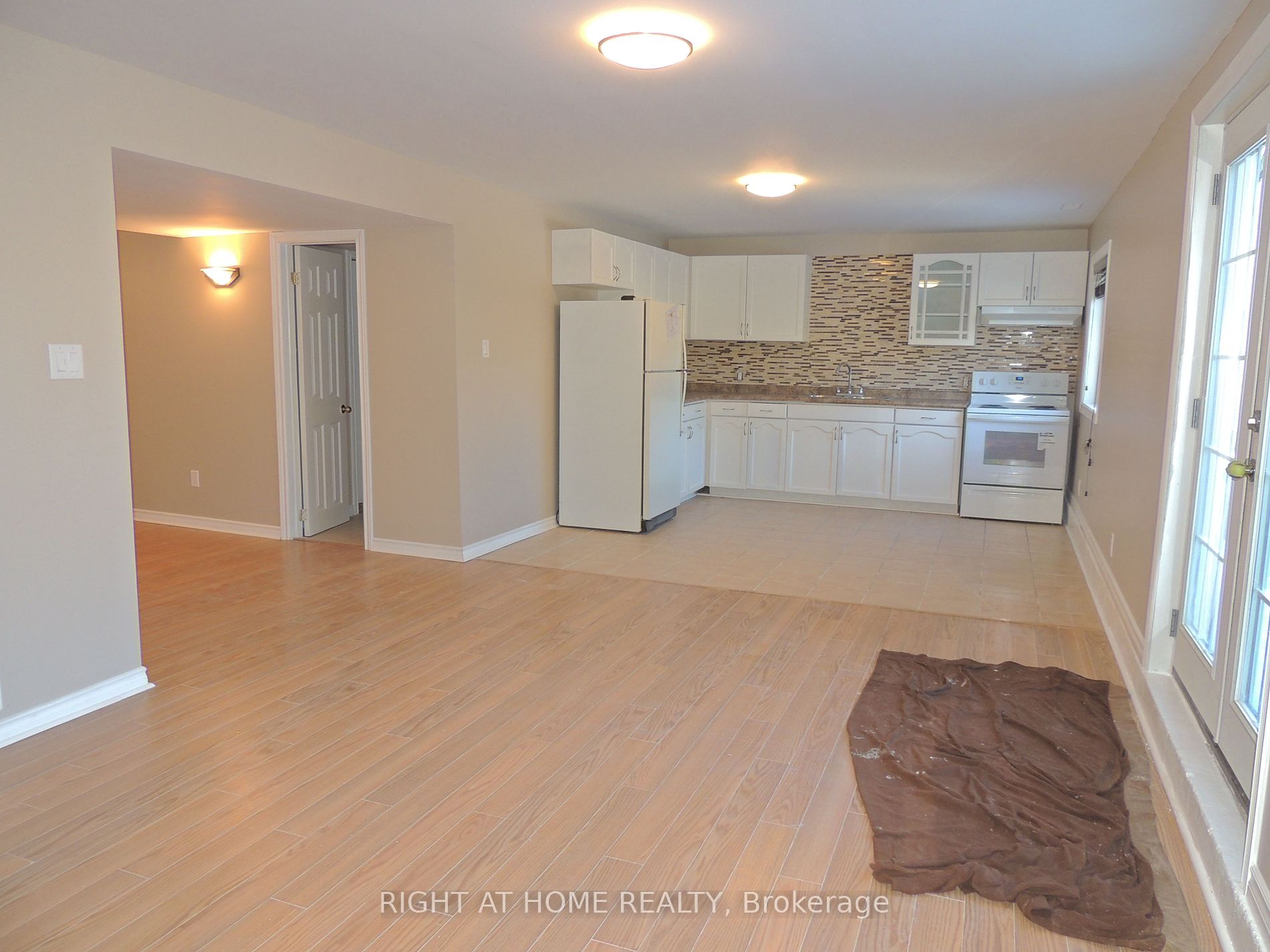 46 Lougheed Rd B
