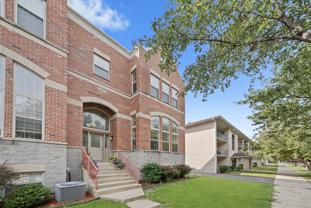 Gorgeous move-in ready end-unit townhome in the desirable Clearing neighborhood! This unique home is one of a kind, rare to find. Main level offers soaring ceilings, spacious kitchen with granite countertops, 42" cabinets, breakfast bar, and adjoining family room. Formal dining room ideal for entertaining. Living room with gas fireplace and picturesque windows is truly a gem. Upstairs features 4 bedrooms, 2 full baths, including a luxurious primary suite with custom walk-in closets and spa-like bath. Finished basement provides versatile living space. Updates include roof (2023, home purifier installed (2024). Washer and Dryer (2024) Hot Water tank (2023). Attached 2.5-car garage. This townhome truly feels like home. Your fur family is welcomed. Fantastic location just 10 minutes away from I-55 and 15 minutes away from Midway Airport, Schedule your appointment soon, this one won't last long.