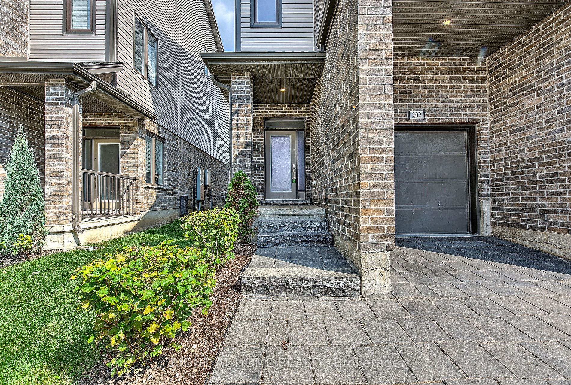 1960 Dalmagarry Rd 202