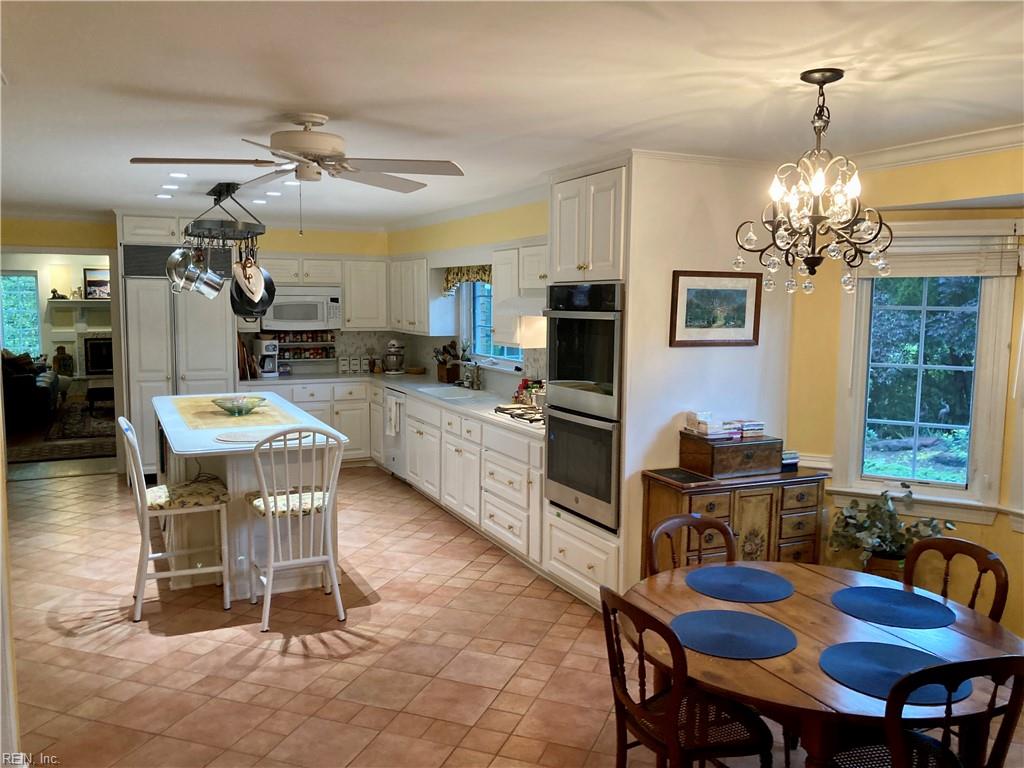 828 De La Fayette Court