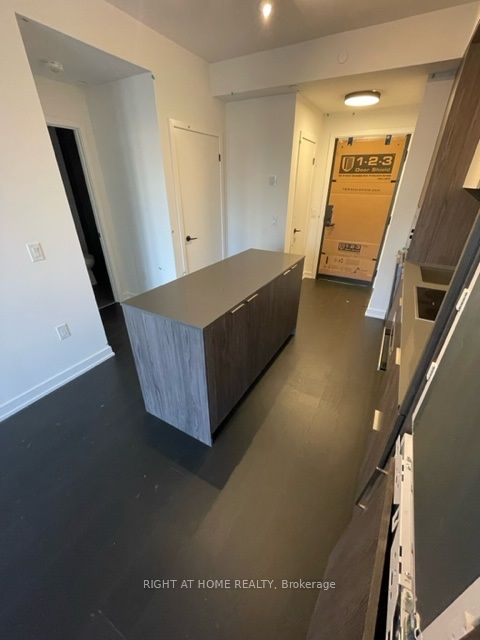 123 Portland St 807