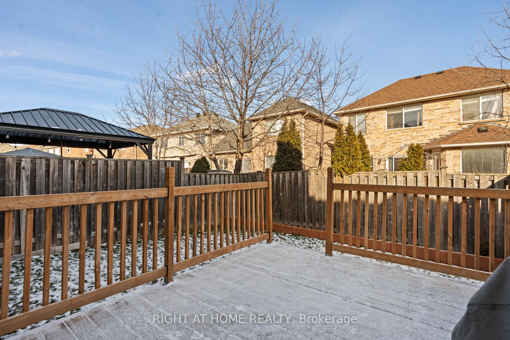 2420 Baintree Cres