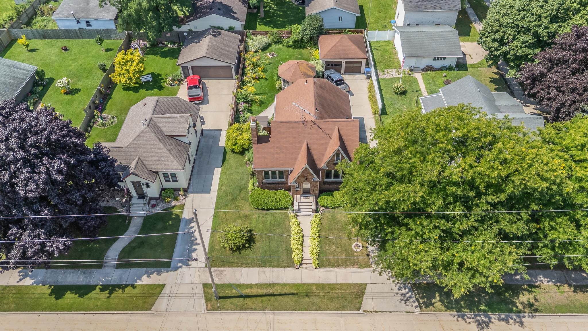 833 Eastman Street