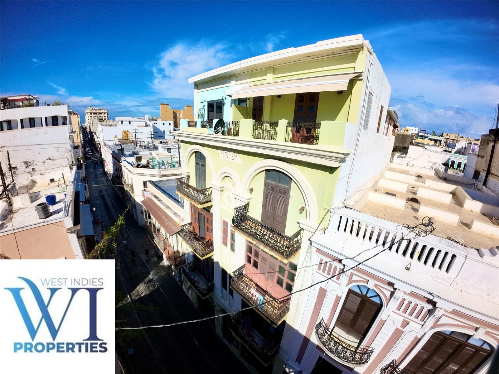 Discover the beauty and charm of this penthouse apartment located in the historic district of Old San Juan. This PH features a balcony with panoramic views, 3 bedrooms, 1.5 bathrooms, and a spacious, comfortable layout. HOA: $100/month. The building allows Airbnb.Located at 351 Fortaleza Street, this fully furnished and equipped property offers the perfect blend of historic character and modern convenience. Ideal as a primary residence, vacation home, or income-producing investment. Airbnb permitted — excellent opportunity to generate rental income.Lic. C-11136