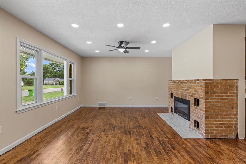 115 W Walnut Street