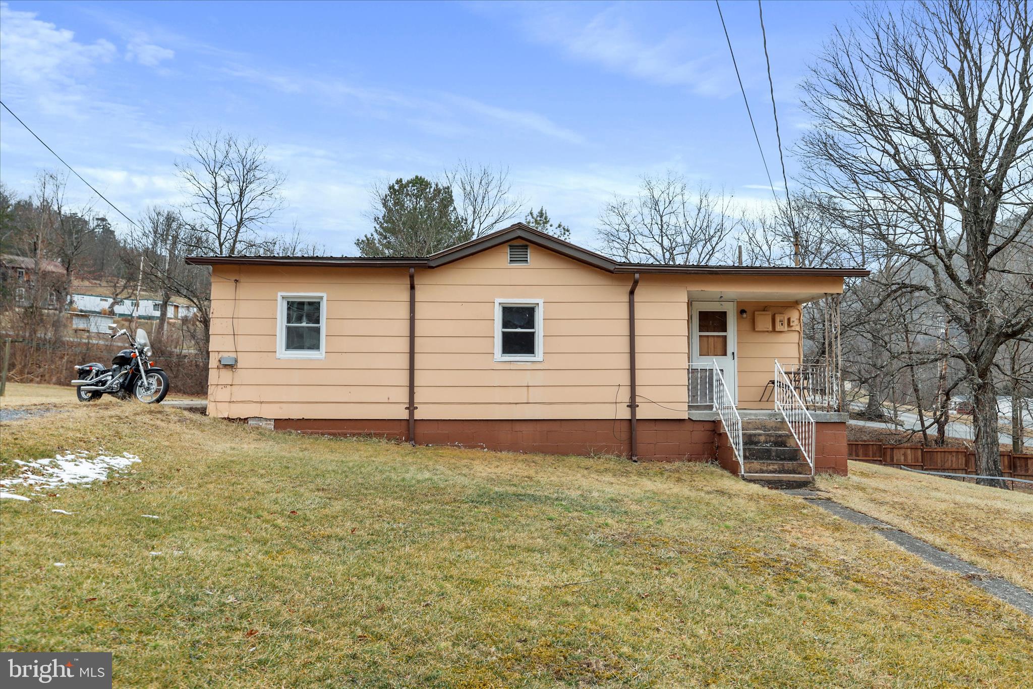 48 Wayland Dr  