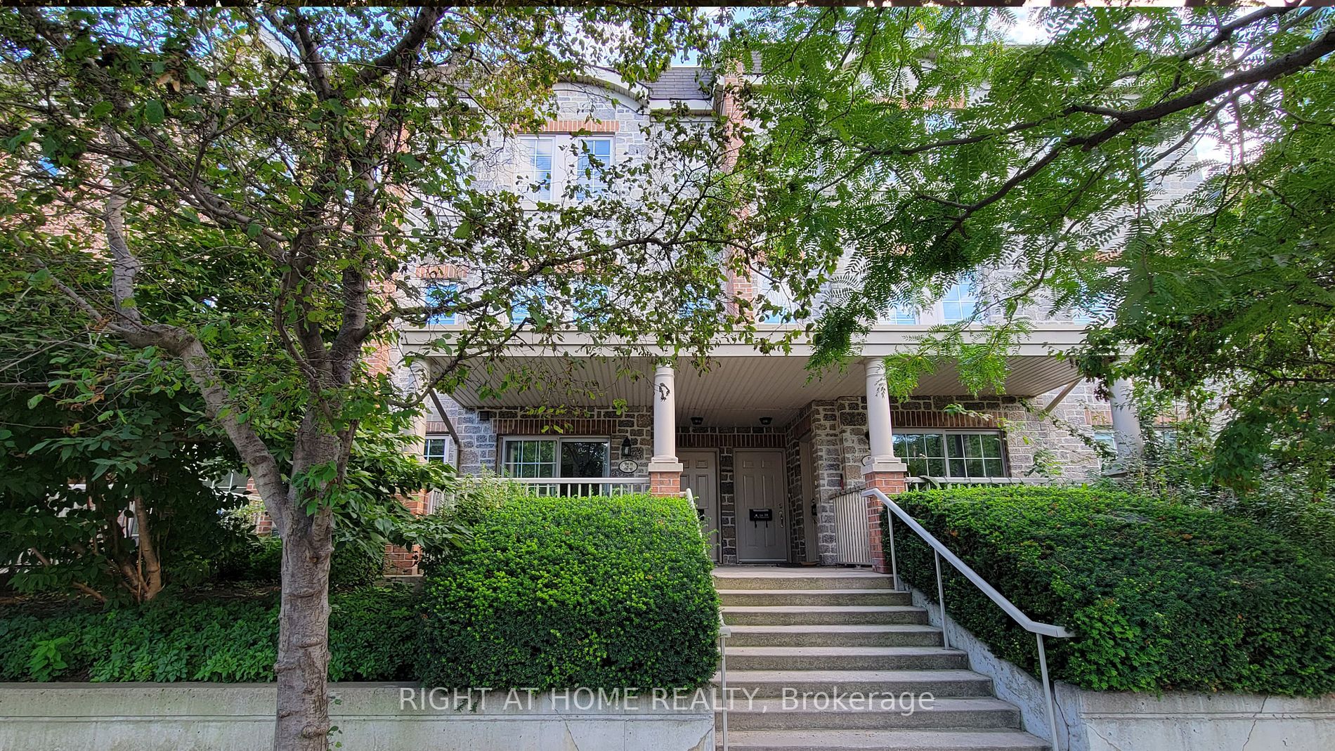 93 The Queensway N/A Th12