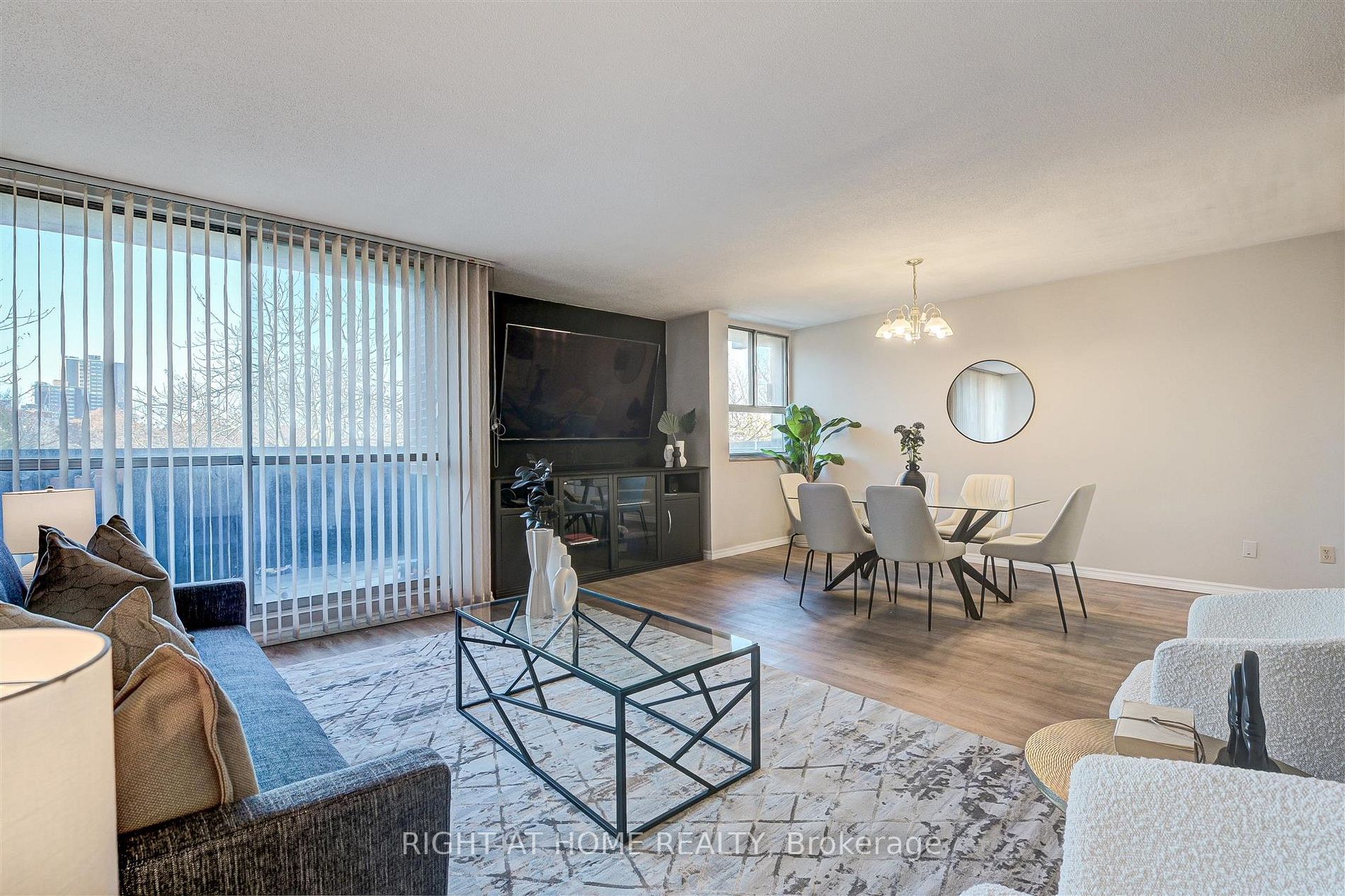 2 Crescent Town Rd 406
