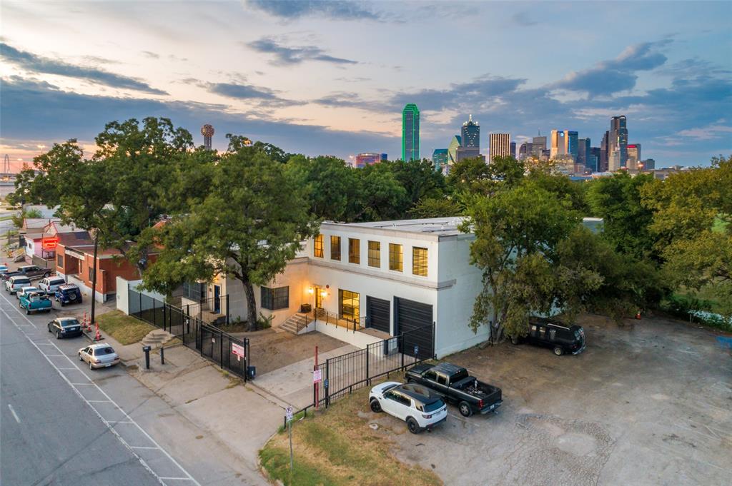 1212 S. RIVERFRONT BLVD. ACROSS FROM THE $325M TRINITY RIVER 250 ACRE PARK & BACKING TO DOWNTOWN & A NEW 17 ACRE WETLANDS PARK