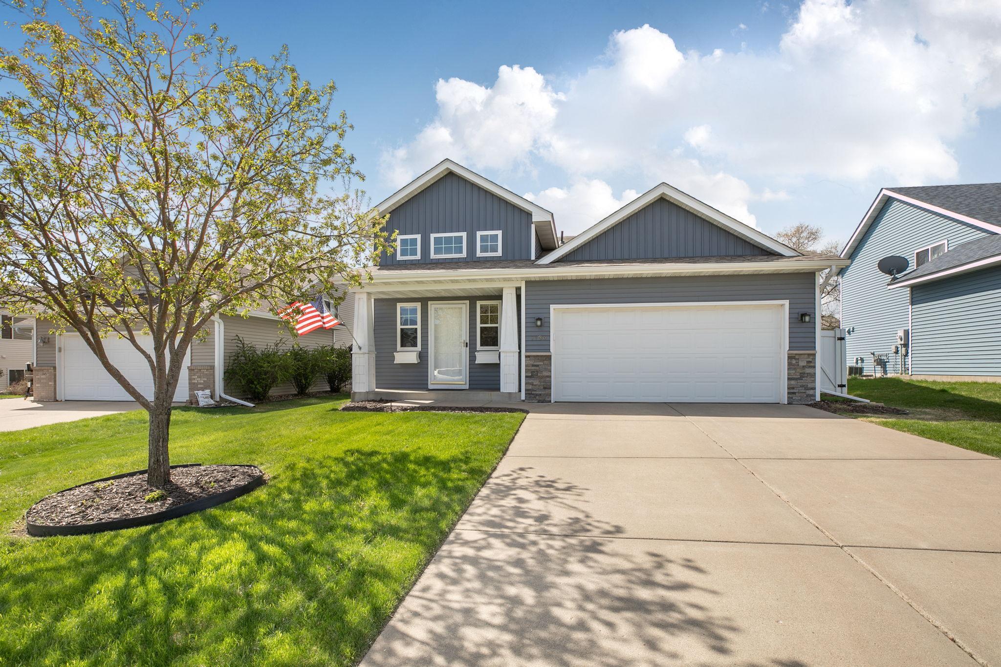 1136 Orchid Drive NE