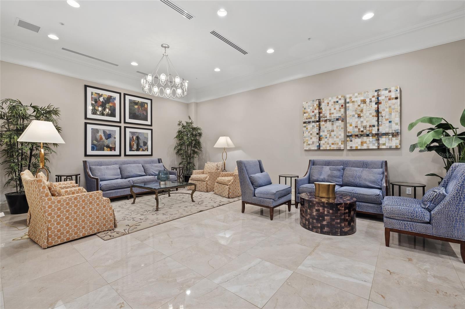 800 N Tamiami Trail 611