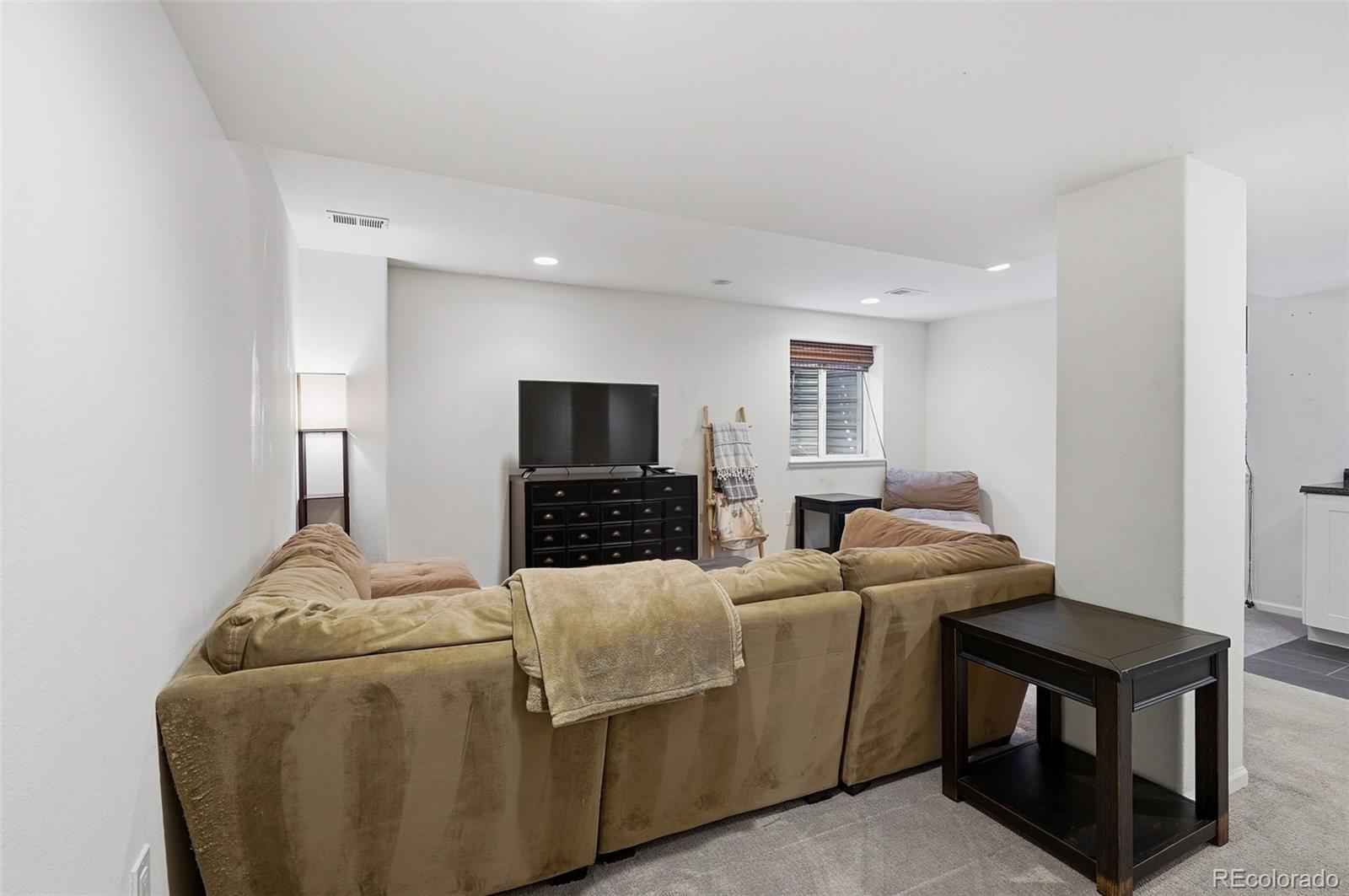 9577 High Cliffe Street