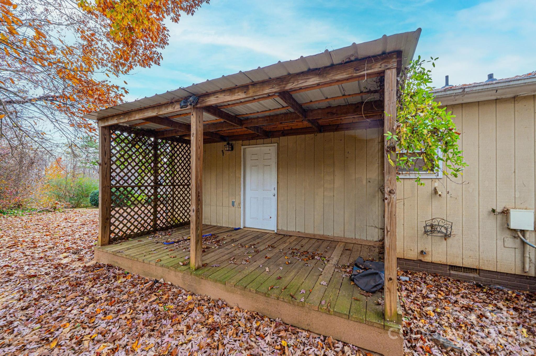 711 Meredith Court SW