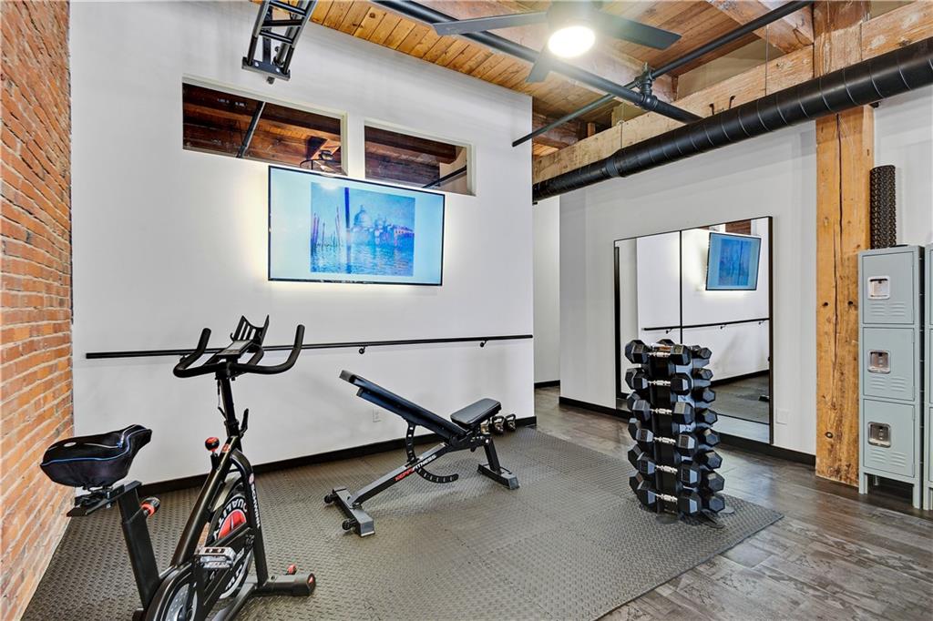 306 W 7th Street 302