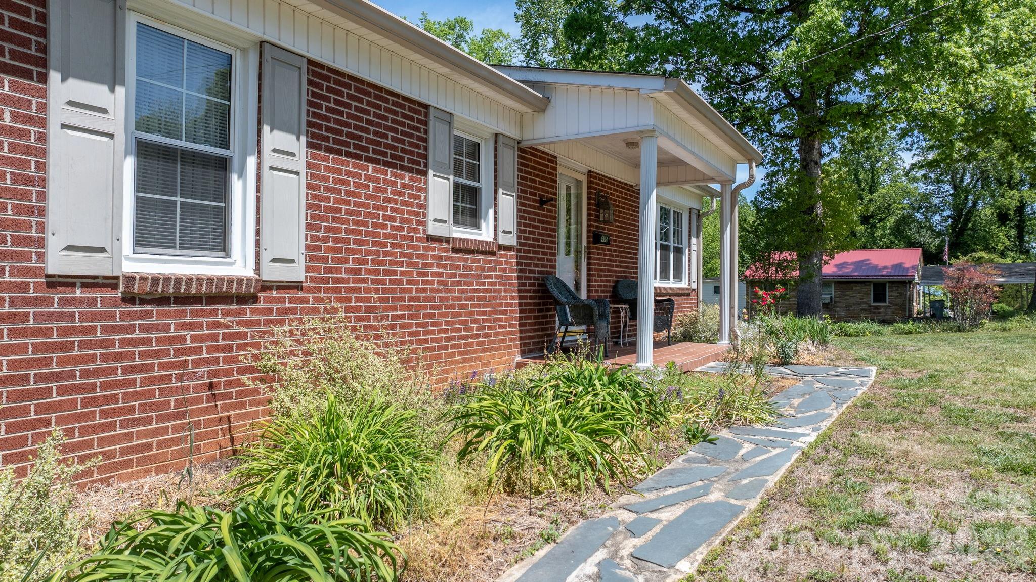 406 Swanson Drive SW